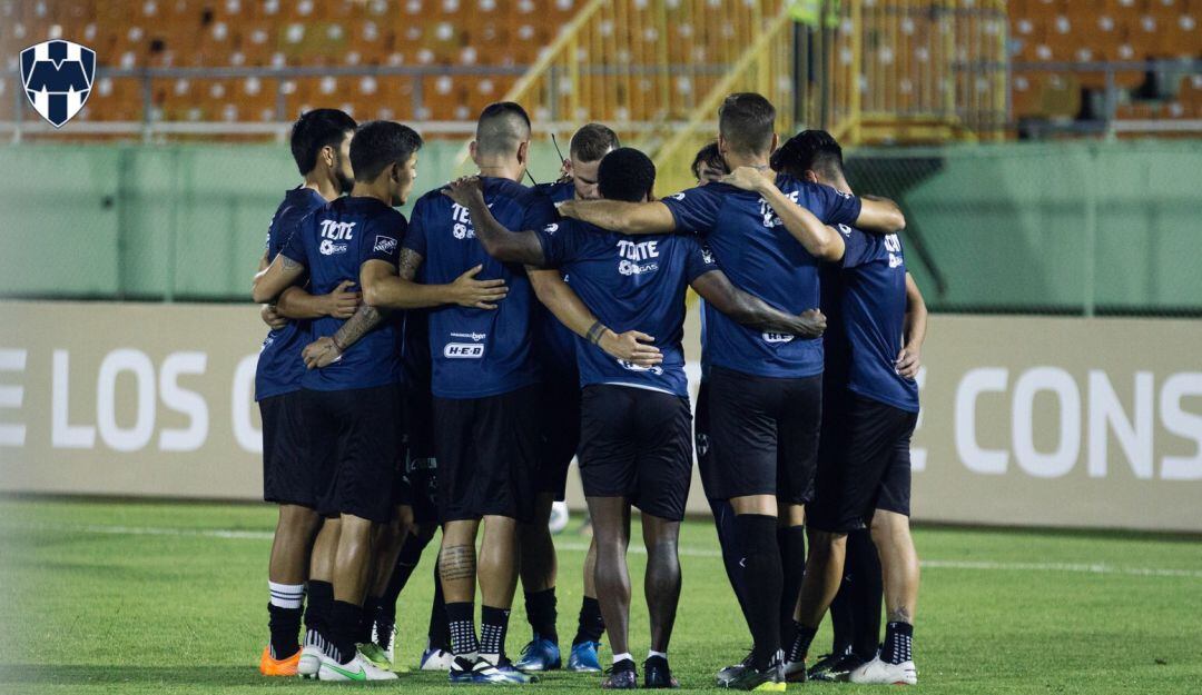 Colombianos de Rayados Monterrey reciben vacuna contra COVID-19