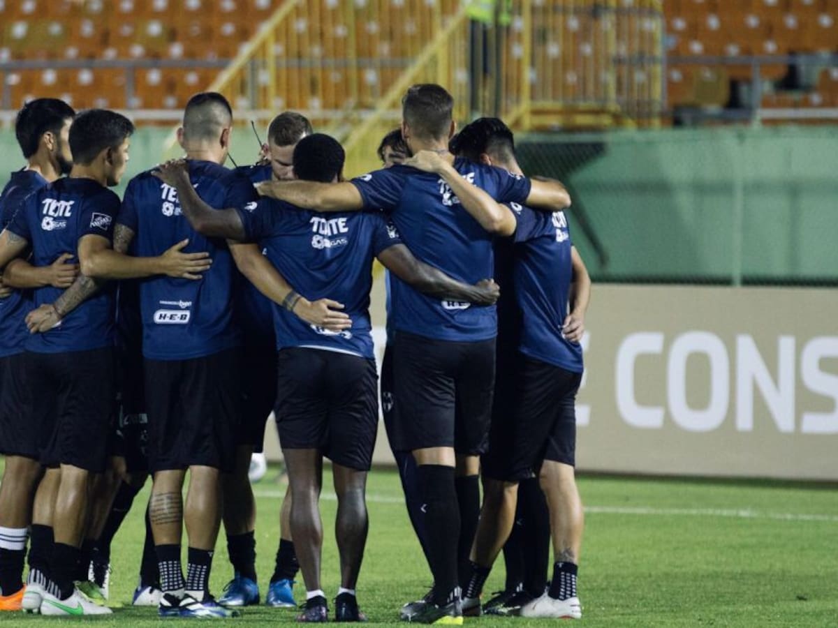 Colombianos de Rayados Monterrey reciben vacuna contra COVID-19
