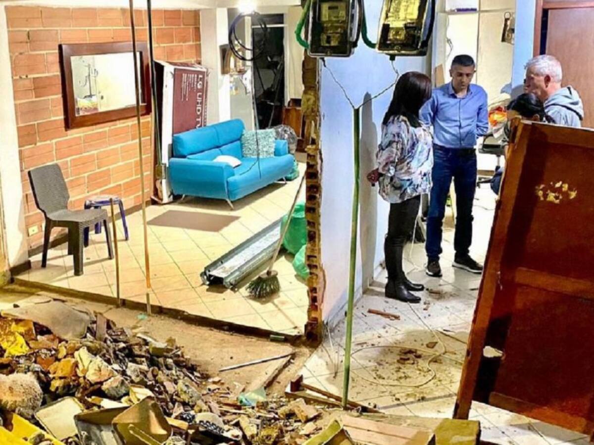Una buseta metió a una casa de envigado, seis personas quedaron heridas