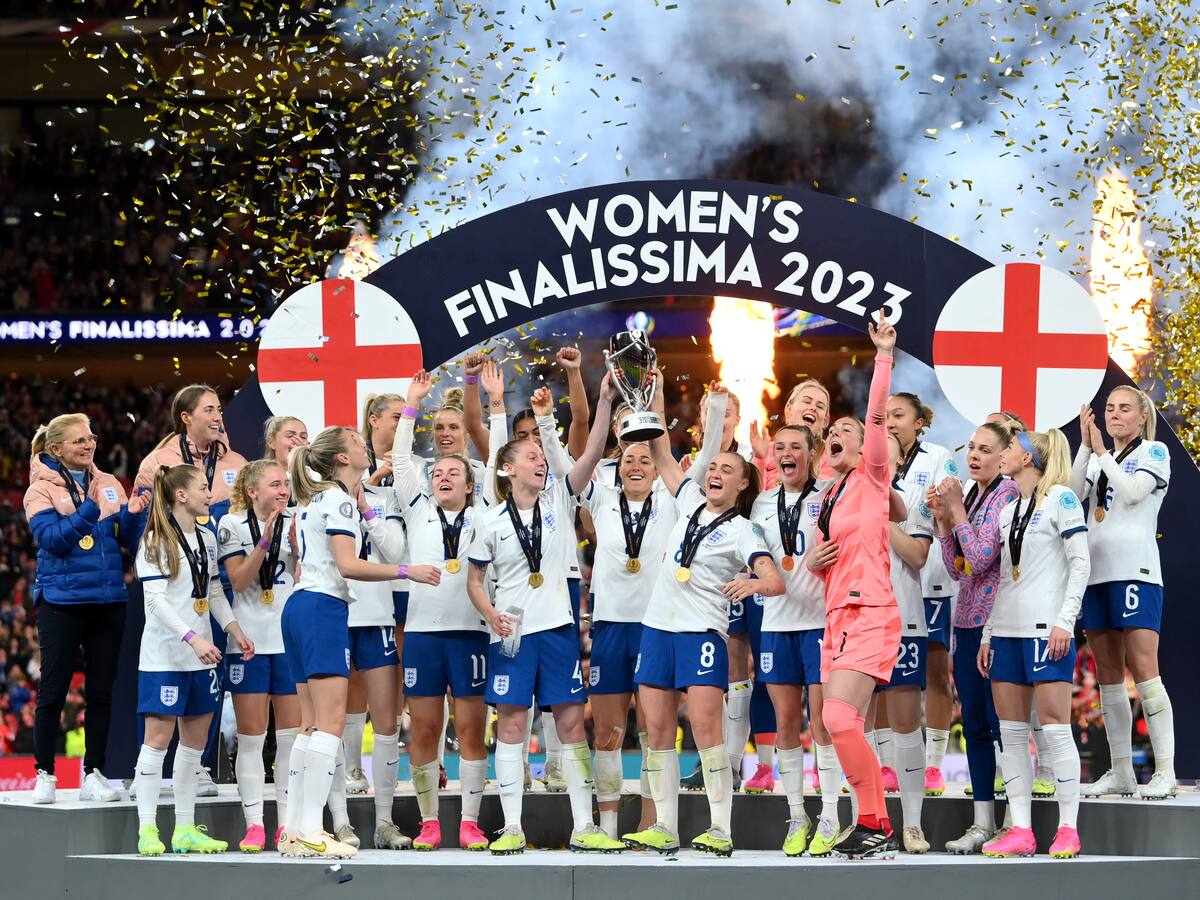 Inglaterra, desde el punto penal, se quedó con la primera Finalissima Femenina