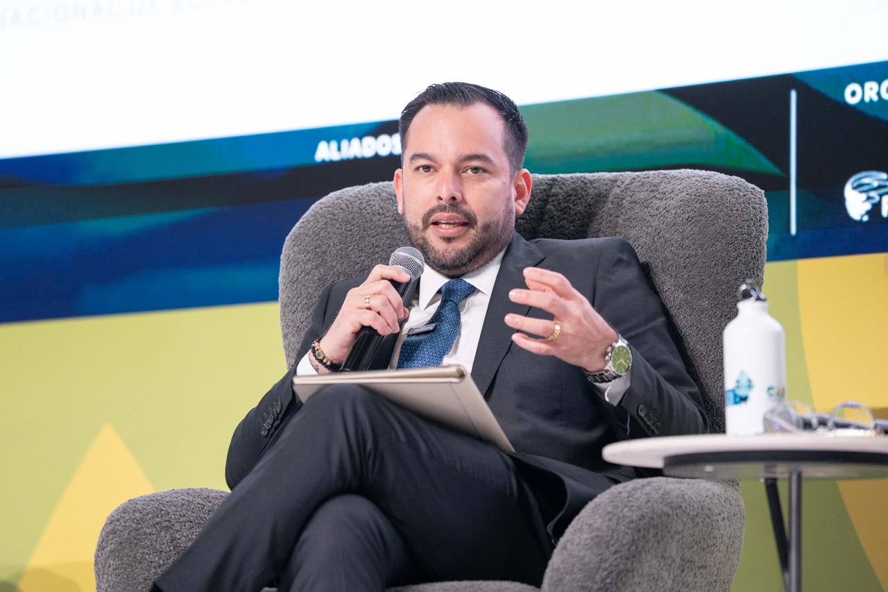Edwin Palma, Ministro de Minas y Energía en su participación en el panel: Transitando al futuro, energías para la descarbonización en América Latina de la Cumbre Internacional de Sostenibilidad e Innovación Ambiental 2025. | Foto: Caracol Radio
