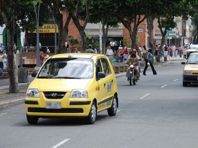 Taxistas apoyan plataforma para regular a motociclistas