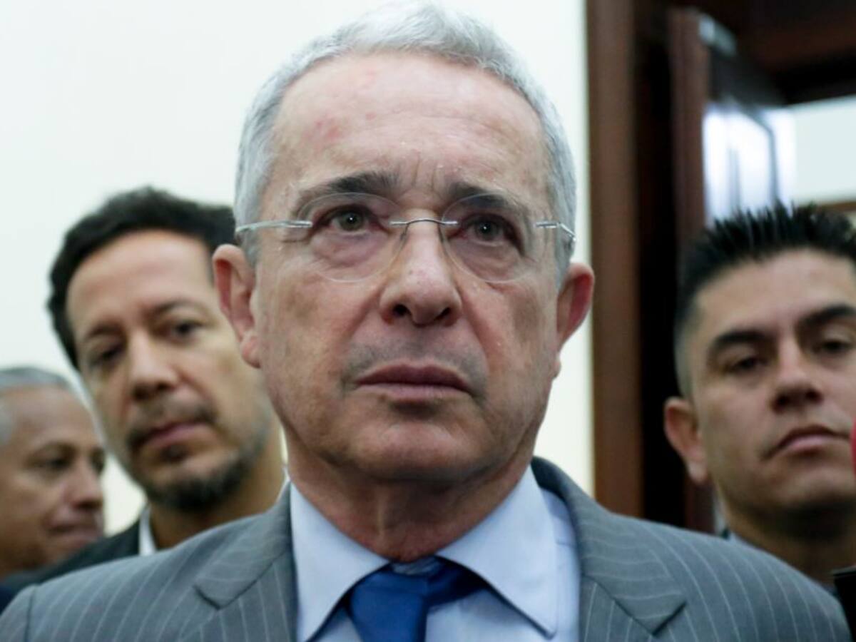 Expresidente Uribe defendió decisión de Claudia López