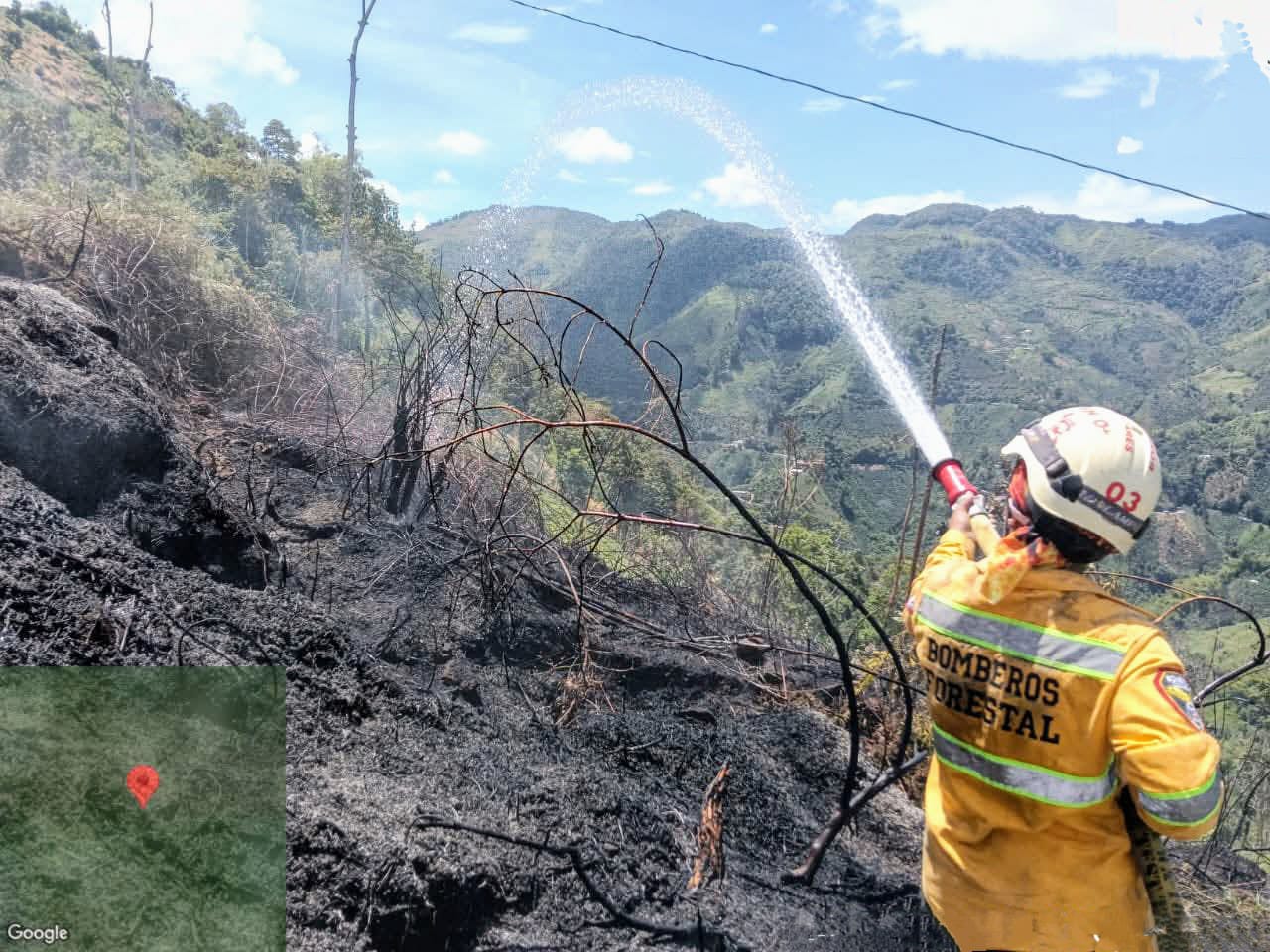 Incendio en la vereda Campoalegre. Foto: Cuerpo de Bomberos de Manzanares.