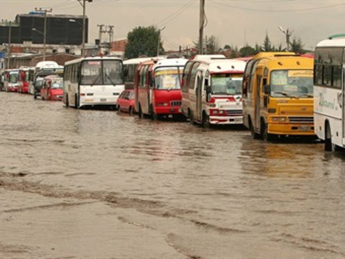 Gobierno decreta alerta roja en Bogotá y Cundinamarca por invierno