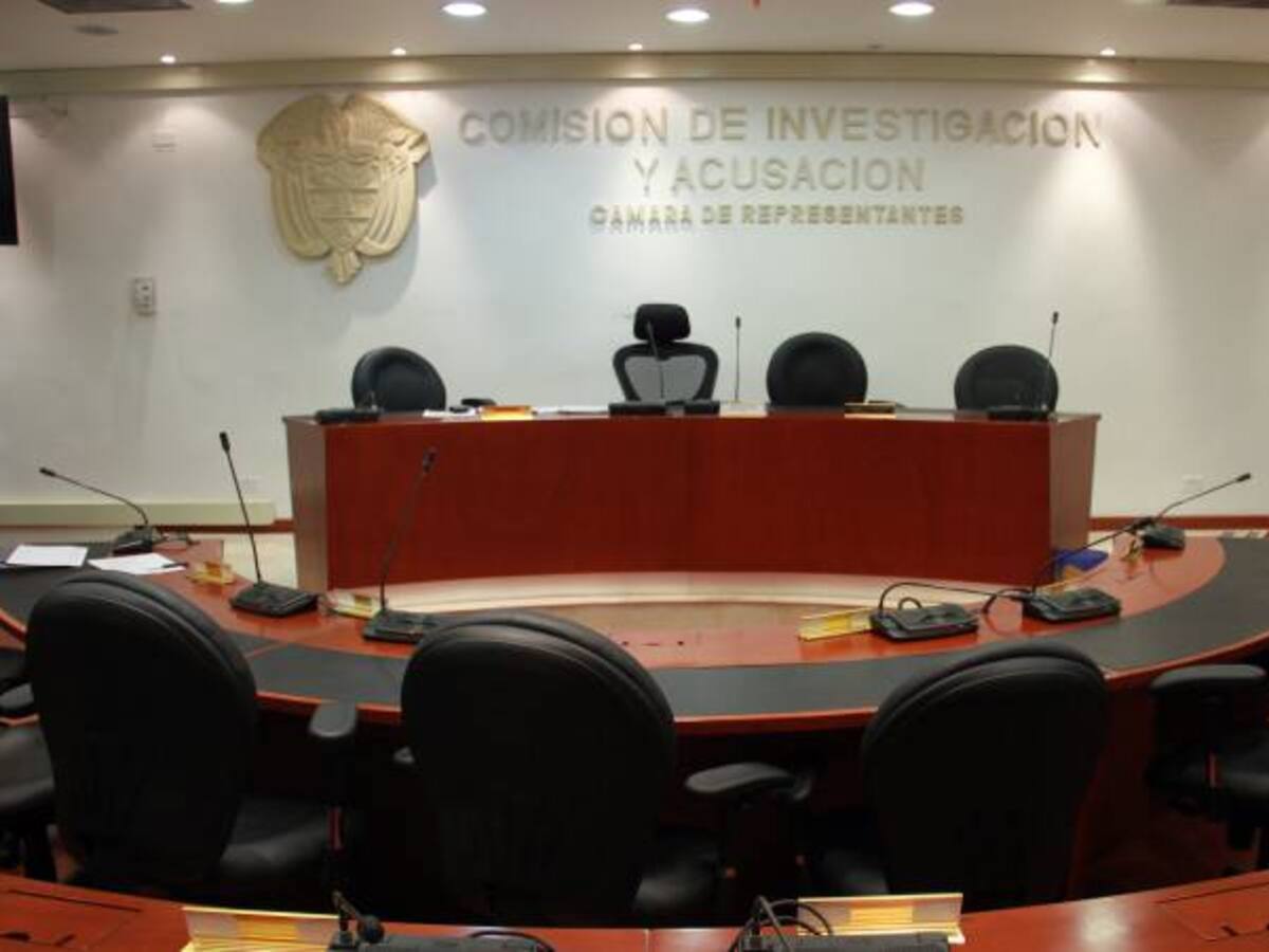 Comisión de Acusación llama a declarar al presidente Santos