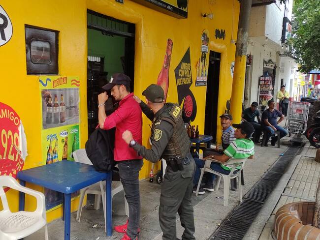 En otros resultados, se impusieron 62 órdenes de comparendos por comportamientos contrarios a la convivencia, la incautación de más de 40 armas blancas, 1 arma traumática y la recuperación de una motocicleta.