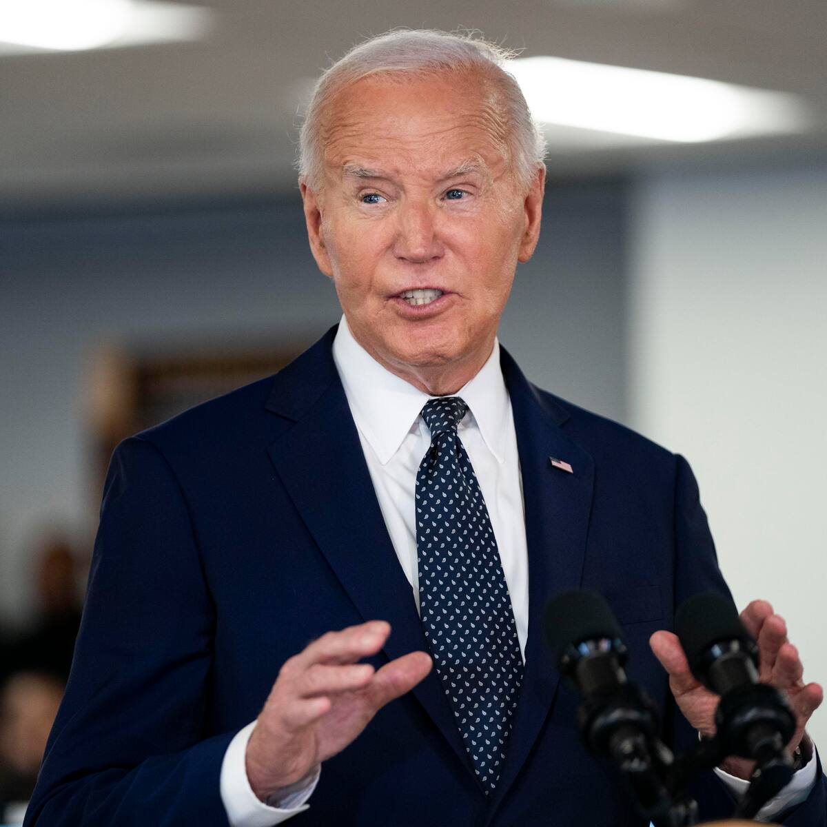 Biden propone norma para proteger a 36 millones de trabajadores expuestos al calor extremo