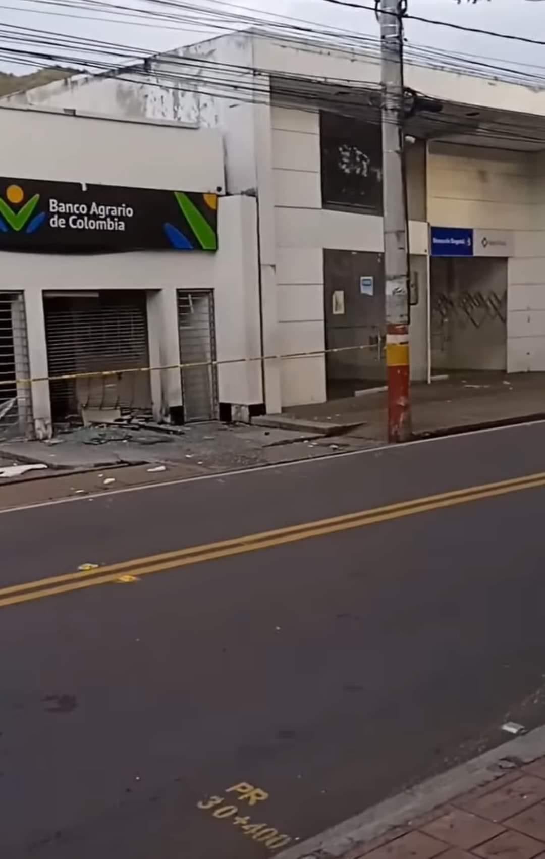 Explosivo contra sede del Banco Agrario en Gigante-Huila.  Foto Cortesía.