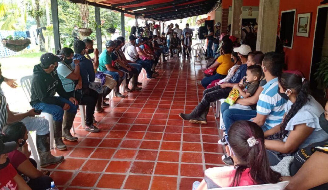 Familias de los mineros atrapados en el socavón