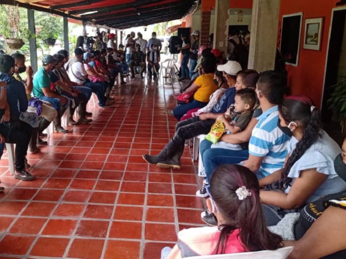 Familias de los mineros son atendidas por las administraciones