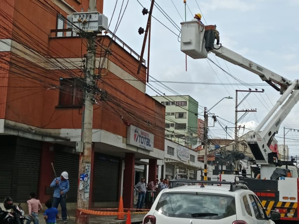 Por daño en transformadores sectores del Centro de Bucaramanga no tienen luz. Esto dice la ESSA