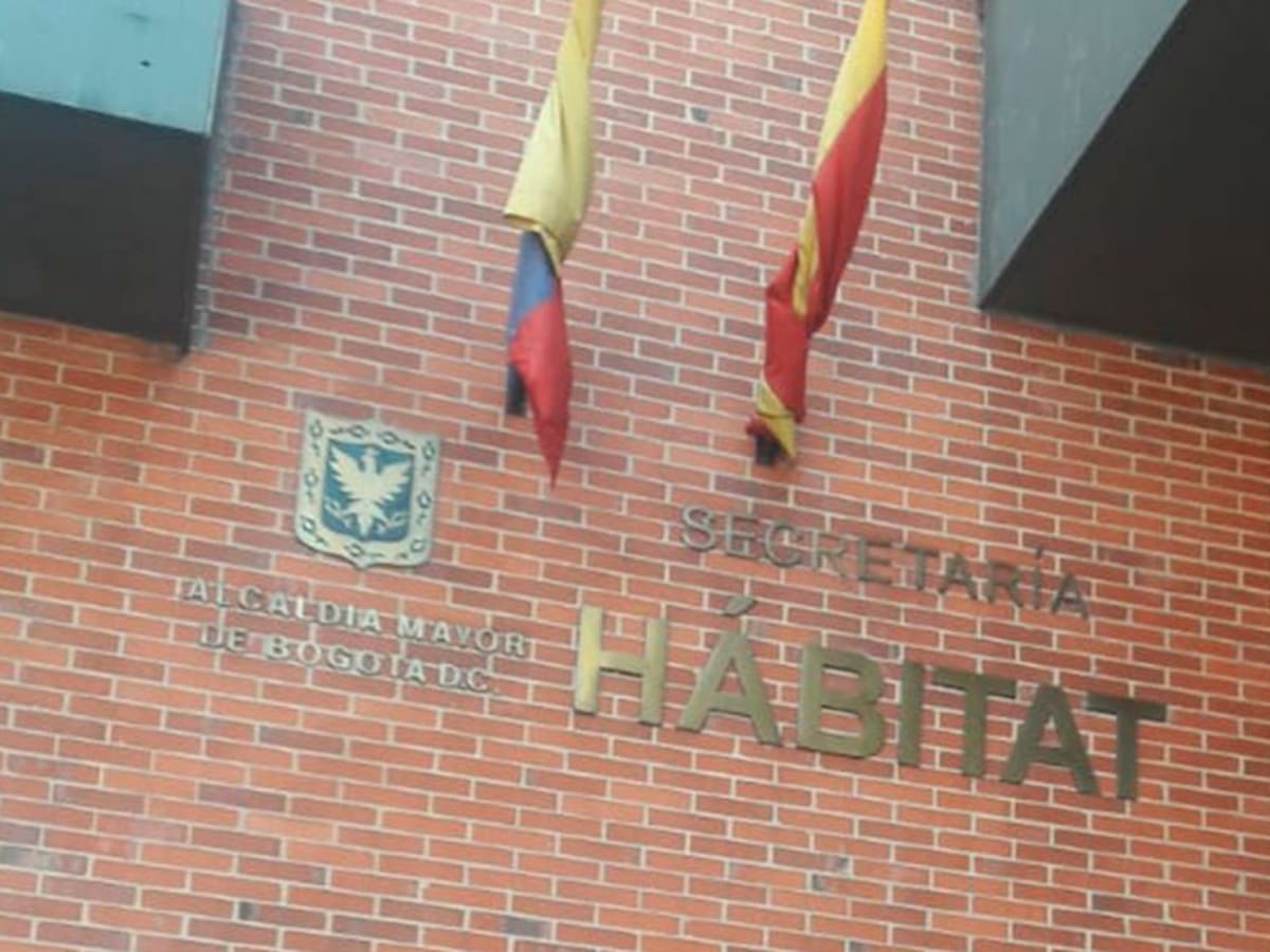 Sorprenden a pareja en acto sexual dentro de la Secretaría de Hábitat