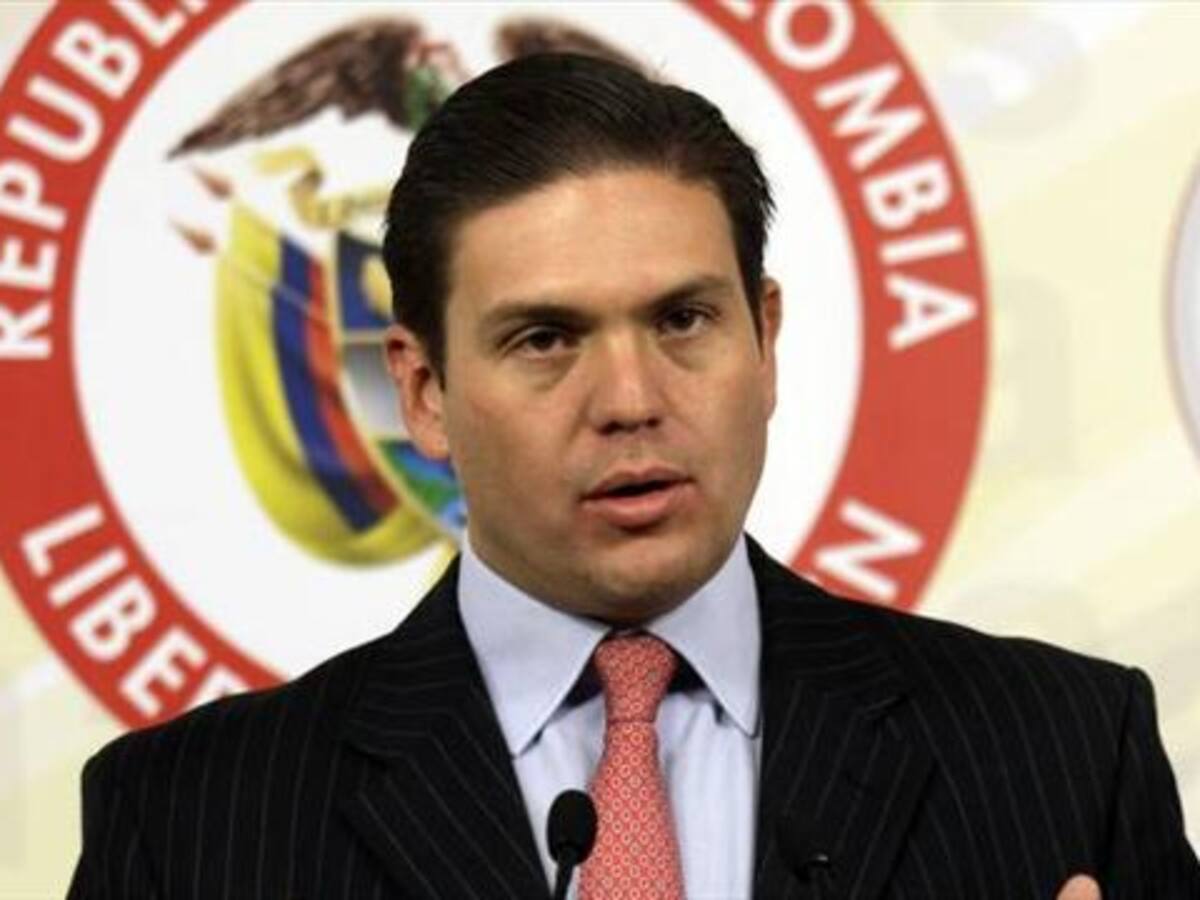 “Tacan burro” con exigencia de cambiar la doctrina militar: Mindefensa
