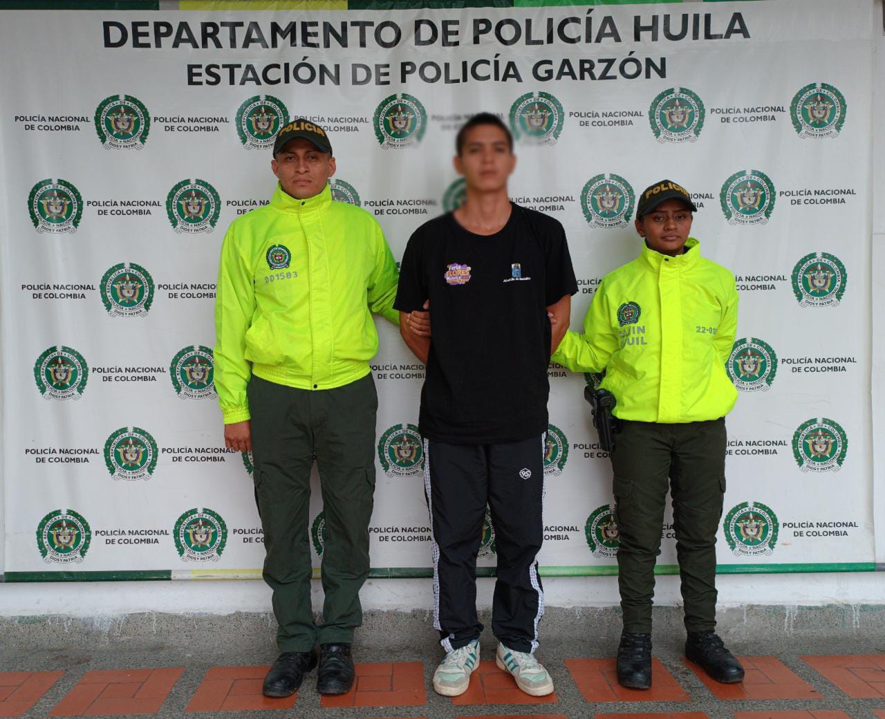 El hombre era requerido por la justicia tras al parecer cometer varios delitos.