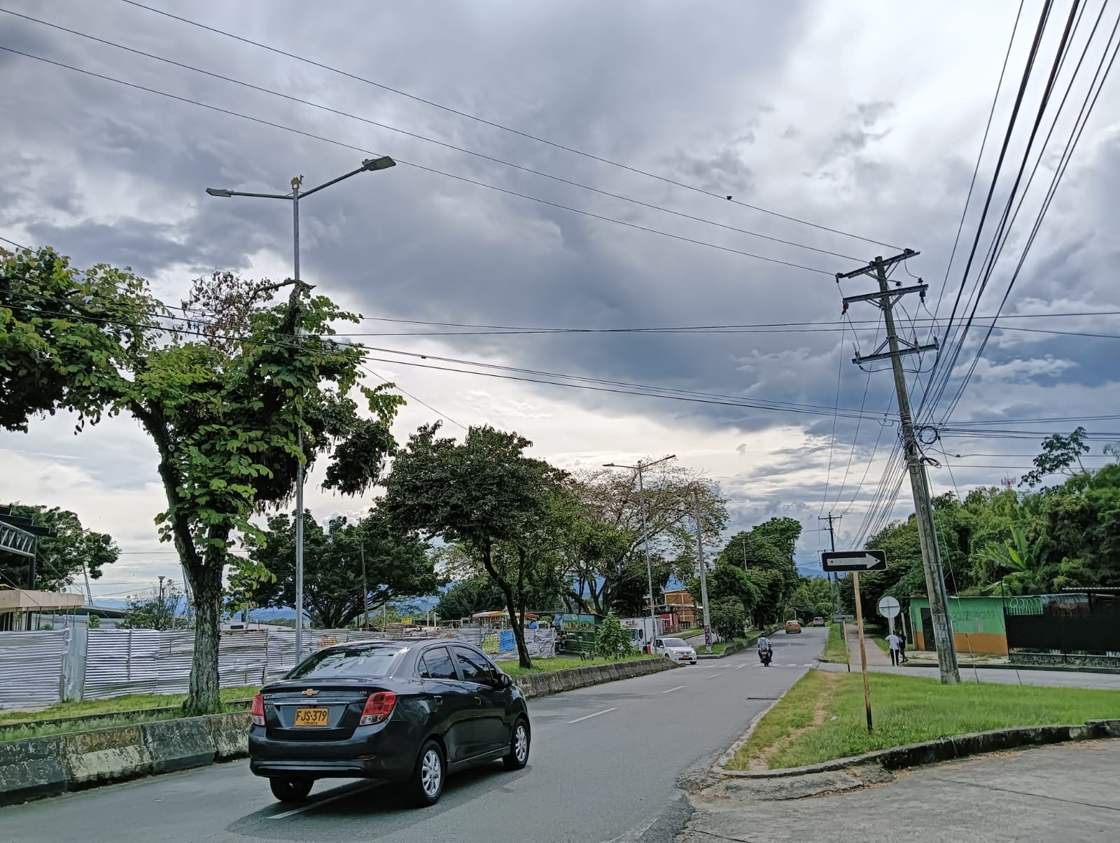 En los últimos días ha bajado la temperatura en Armenia luego de intensos días de calor. Foto: Adrián Trejos