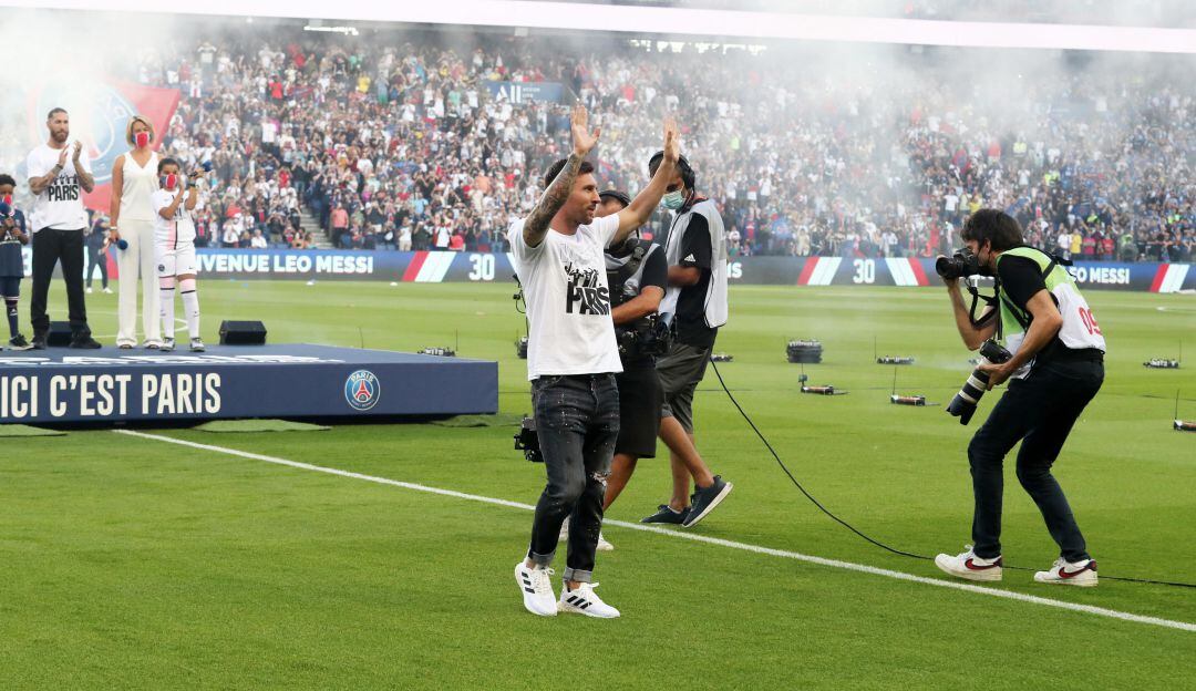 Lionel Messi presentando como nuevo jugador del París Saint-Germain en el Parque de los Príncipes