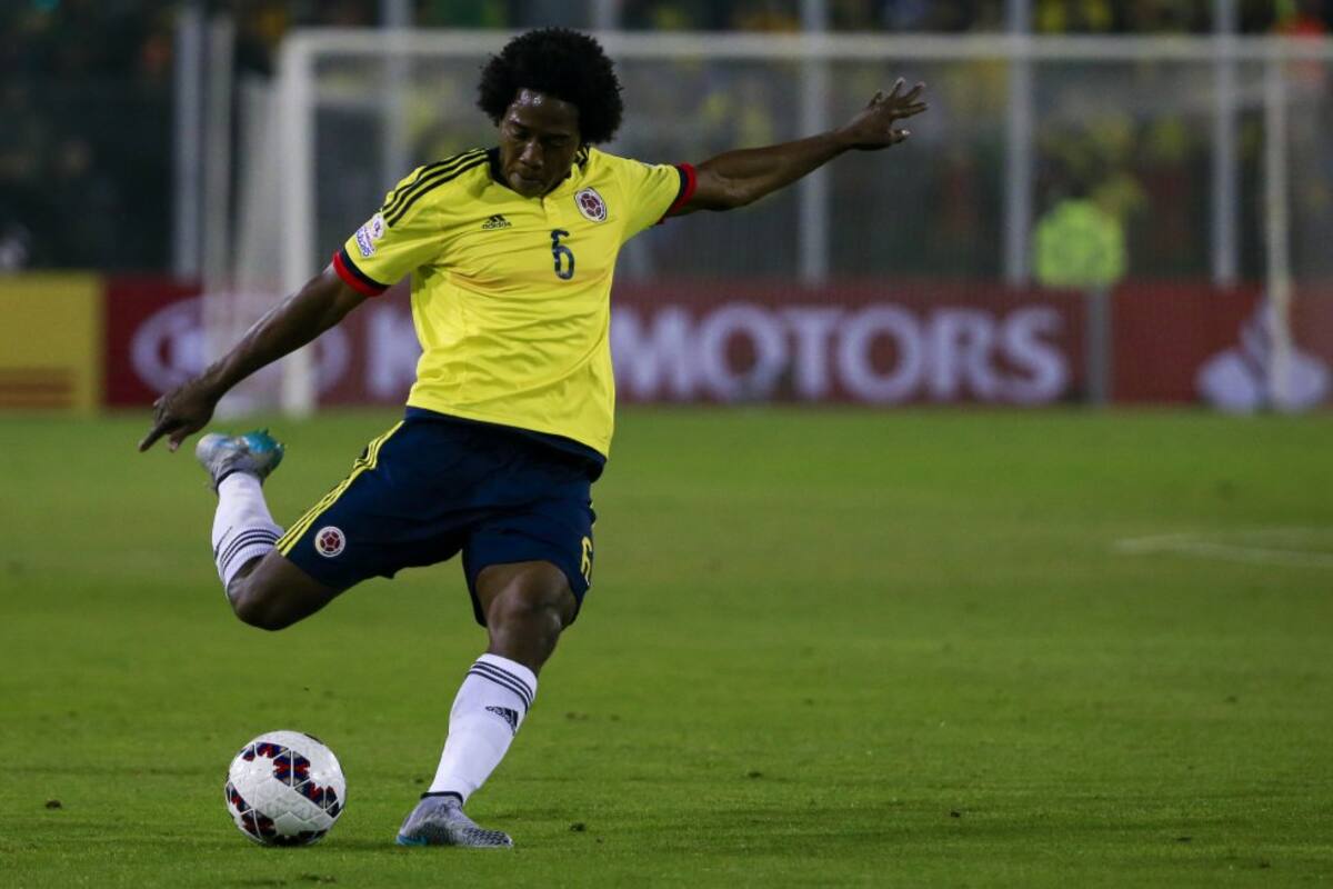 Carlos Sánchez, quibdoano de 30 años, volante central del Aston Villa, es uno de los mediocampistas preseleccionados para la Copa América.