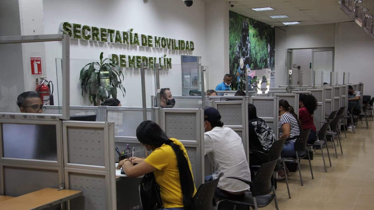 Fiscalía acusa a 5 exfuncionarios de Daniel Quintero por presuntas irregularidades en contrato vial