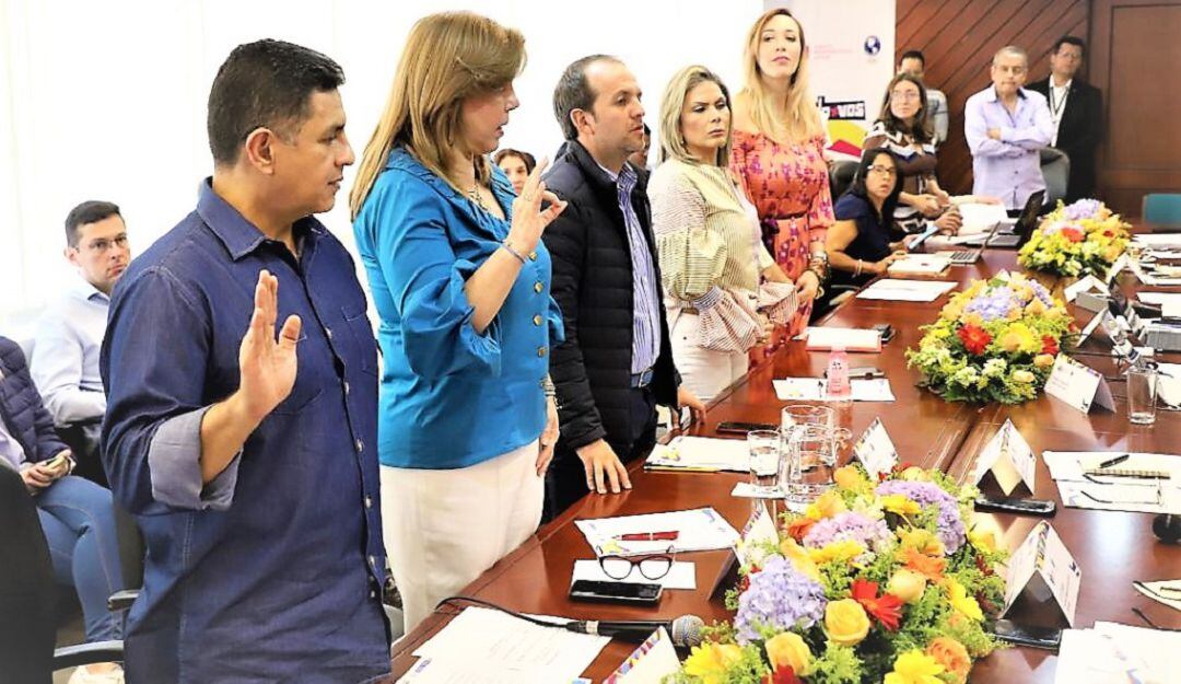 Alcalde de Cali, Jorge Iván Ospina; Gobernadora del Valle, Clara Luz Roldán; Ministro del Deporte, Ernesto Lucena.