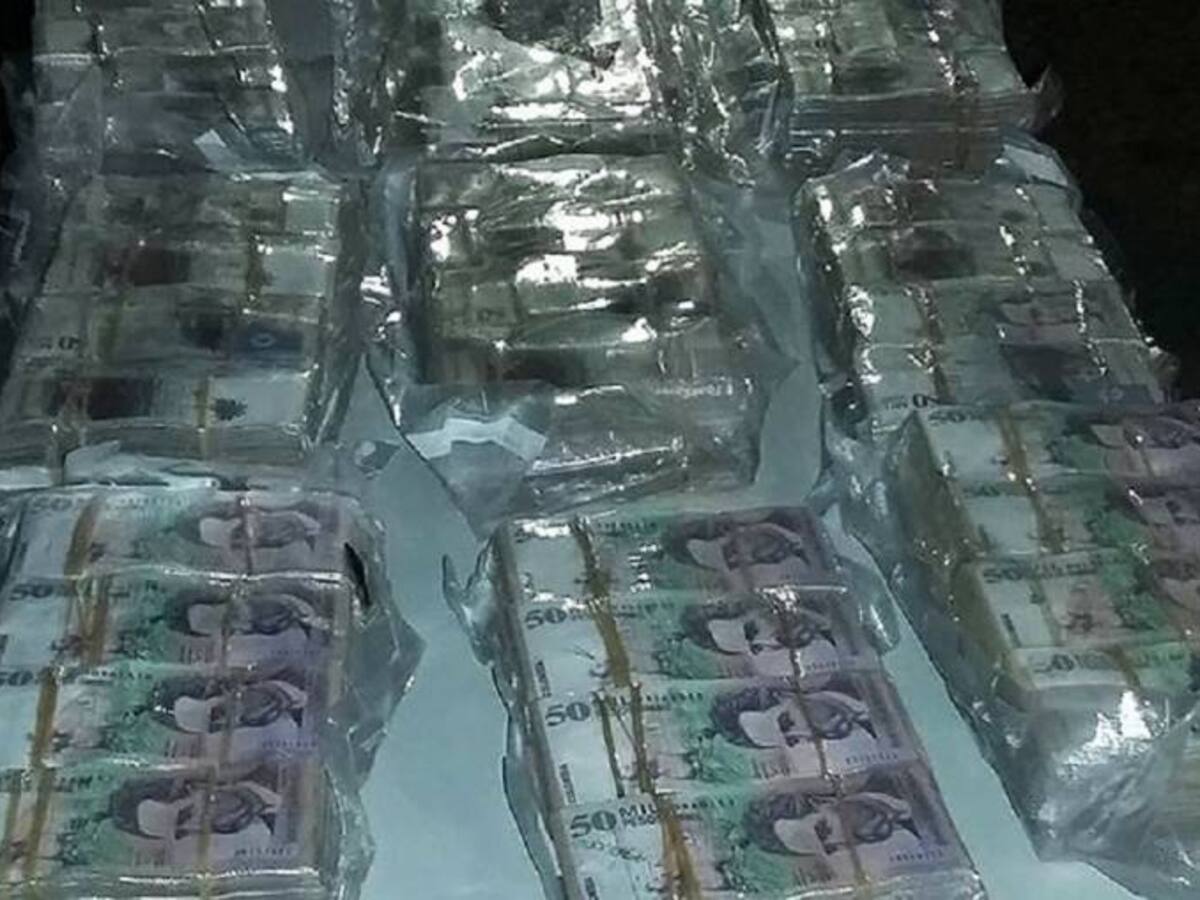 A la cárcel dos policías y menor, que pretendieron apoderarse de mil millones de pesos