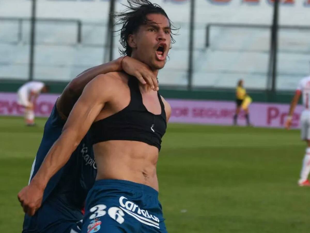 Flabián Londoño marca el gol del triunfo del Arsenal, pero es expulsado por la celebración