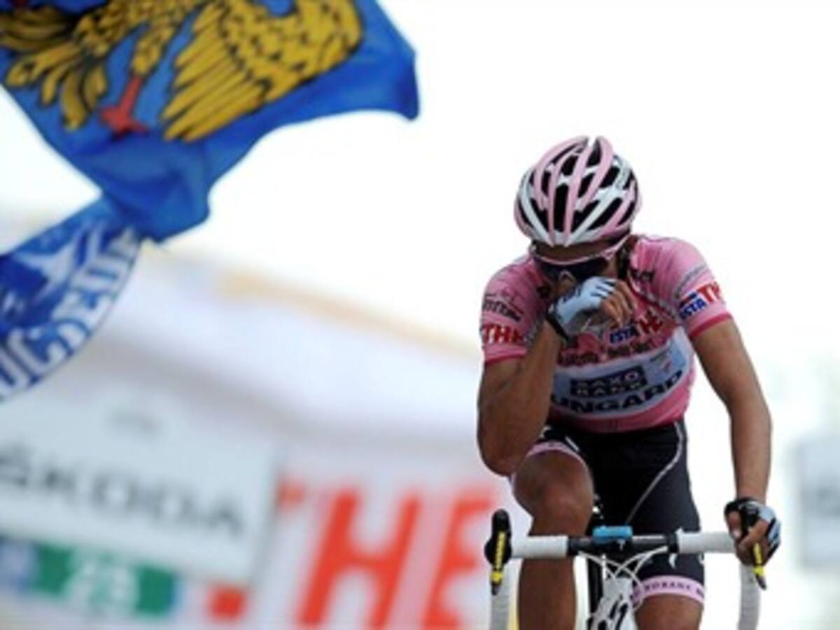 Mikel Nieve se impuso en etapa reina del Giro de Italia que domina Alberto Contador