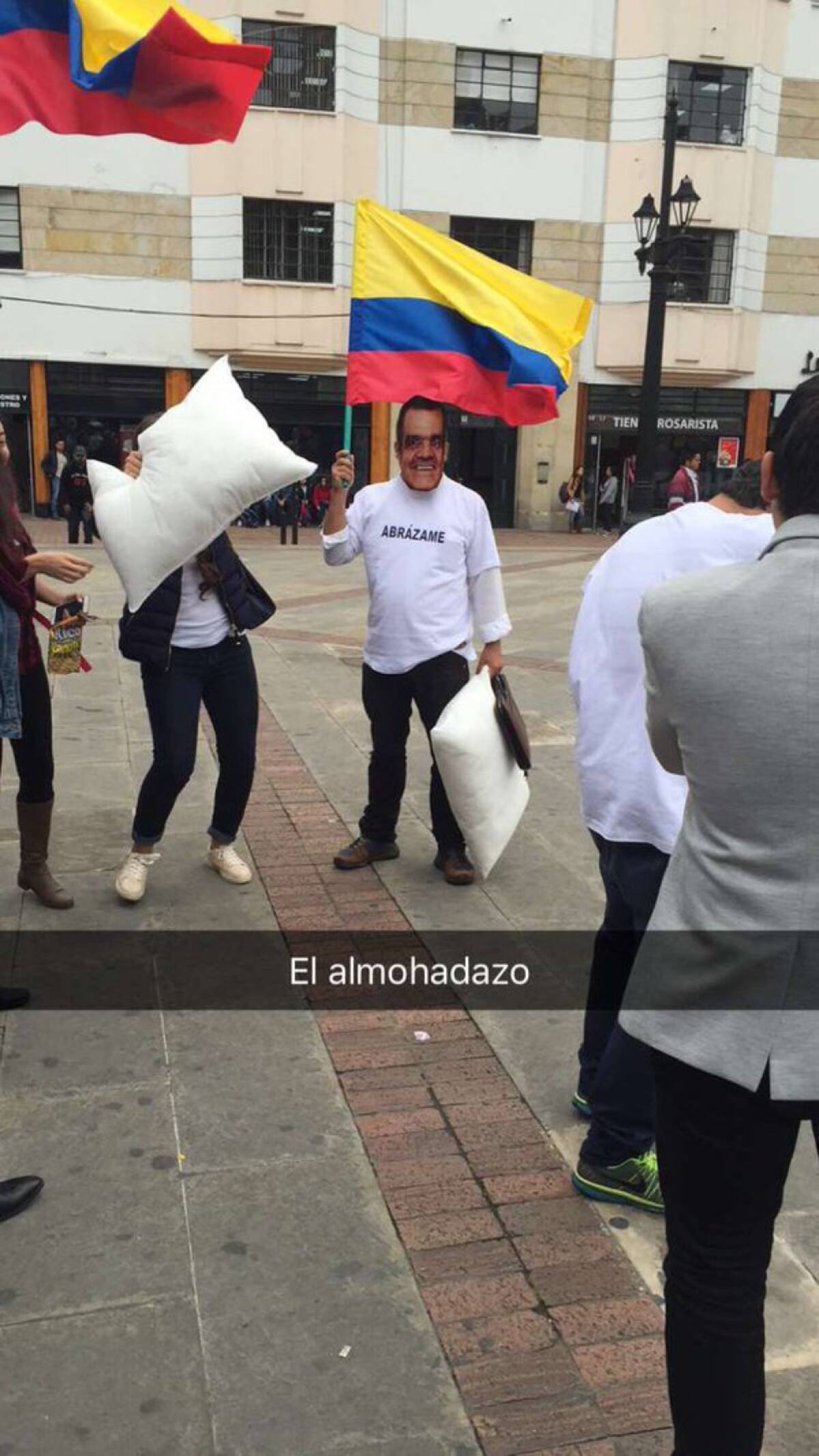 Distintas personalidades del país y algunos partidos políticos han apoyado la jornada contra la guerra.