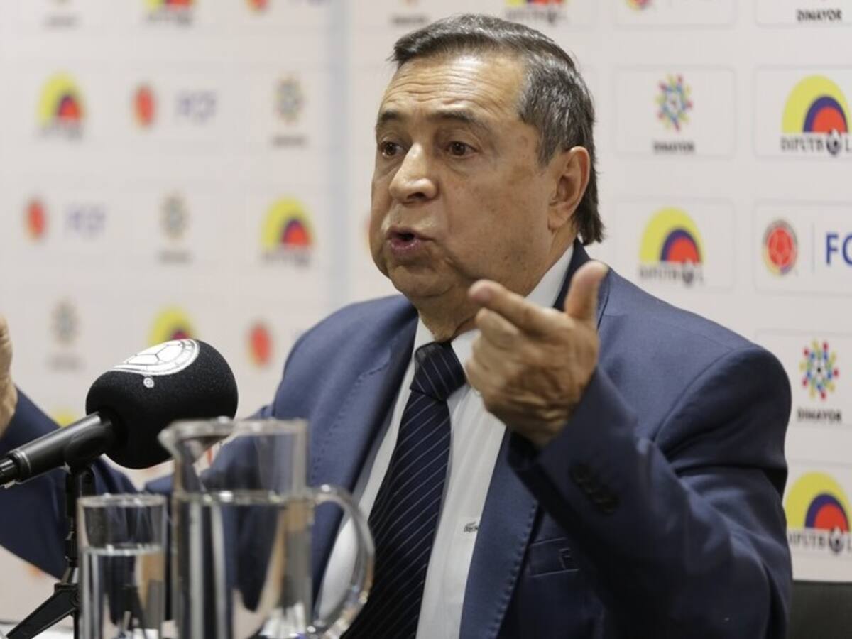Álvaro González Alzate: “Entrenadora en Colombia no hay para el fútbol femenino”