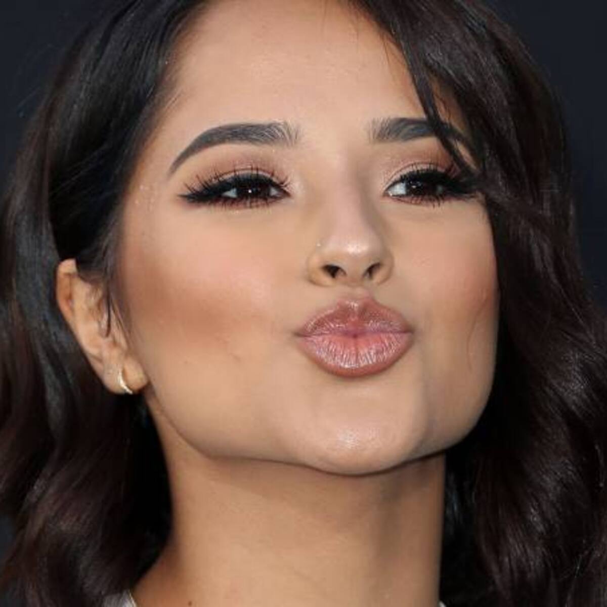 Becky G y su novio sorprenden con una sensual foto