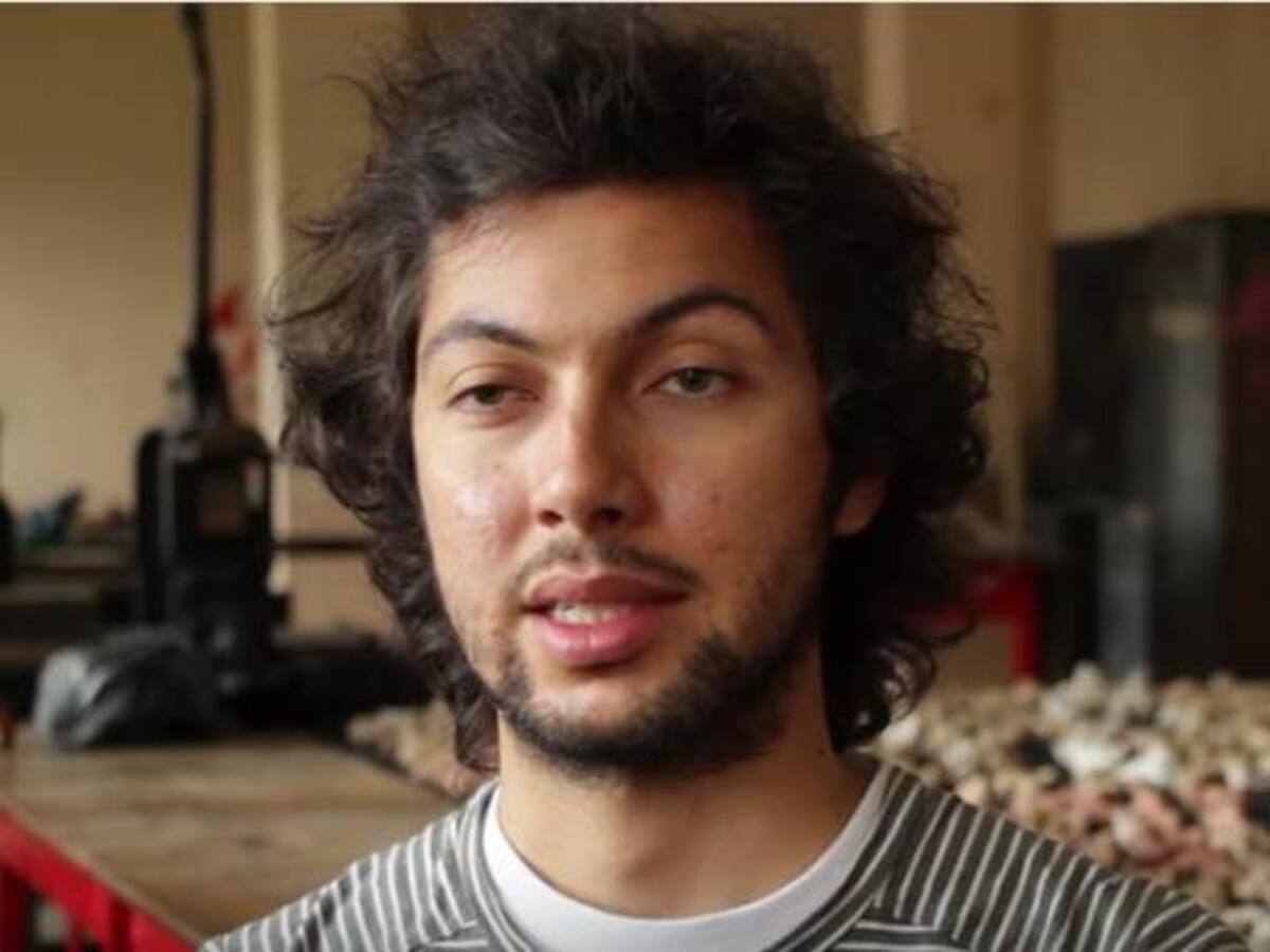 Grenard Ortiz, el estudiante de Bellas Artes que halló su terapia en la arcilla