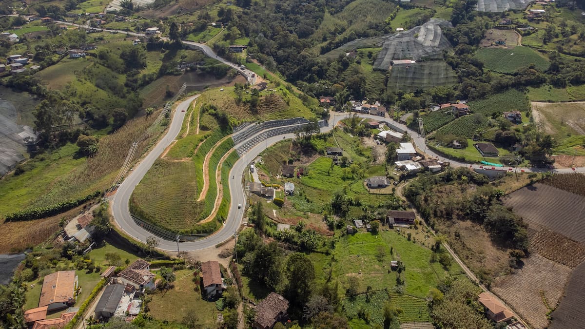 Gobernación entrega pavimentación de la vía El Santuario El Carmen de Viboral