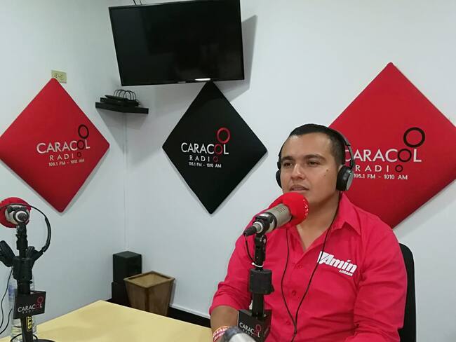 Con su característica cercanía y pasión por el servicio social, este candidato a la Alcaldía ha logrado cautivar a la comunidad, estableciendo un vínculo profundo a través de sus recorridos por las diferentes comunas de la ciudad.