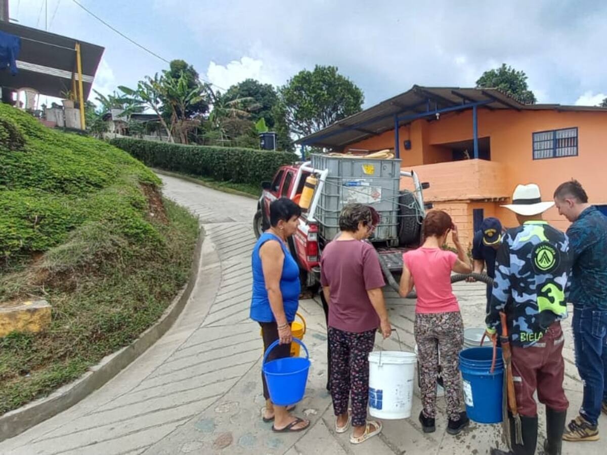 Más de 2.000 personas están sin agua potable en zona rural de Pácora, un derrumbe dañó la tubería