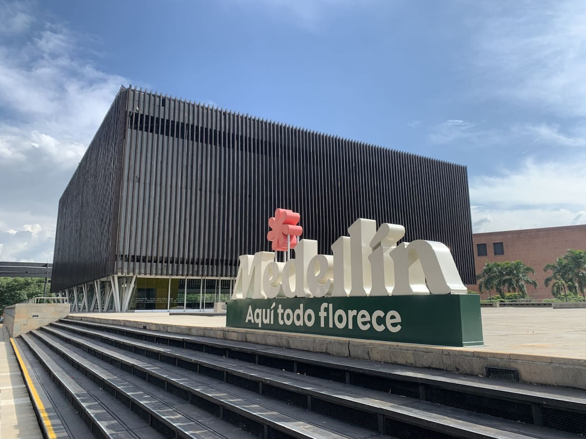 La marca de ciudad “Medellín, aquí todo florece” requiere licencia y las empresas la deben validar