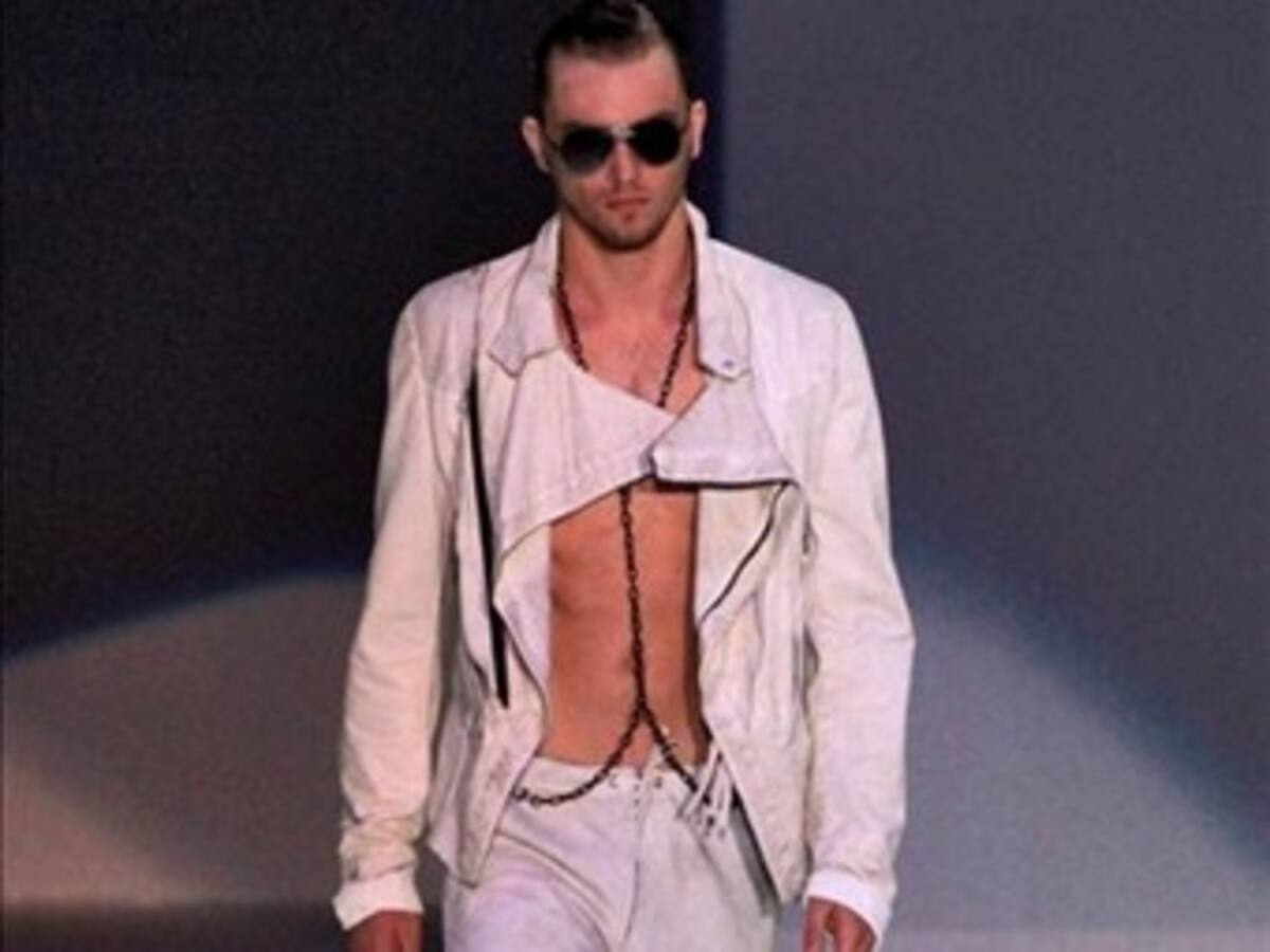 Emporio Armani sube el estilo 'Alejandro' de Lady Gaga a la pasarela de Milán