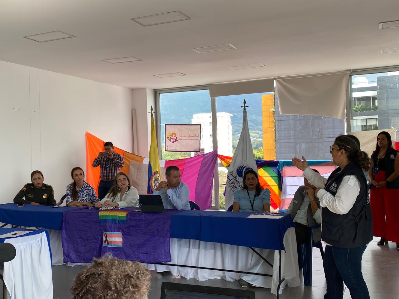 Mesa de población LGBTIQ+ con autoridades- cortesía ciudadanos