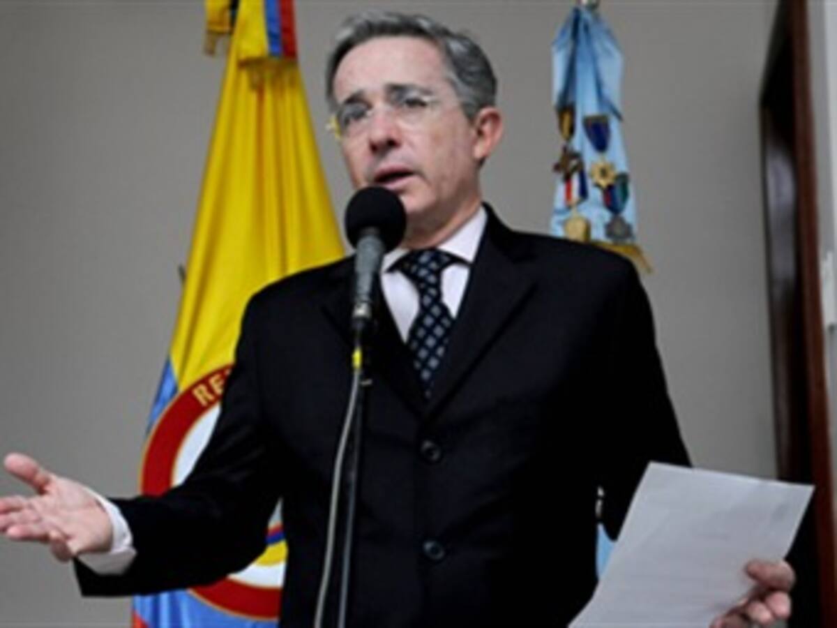 Presidente Uribe pidió al empresario nacional resistir los embates de la crisis con Venezuela