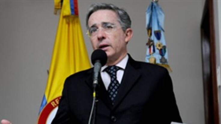 Presidente Uribe pidió al empresario nacional resistir los embates de la crisis con Venezuela