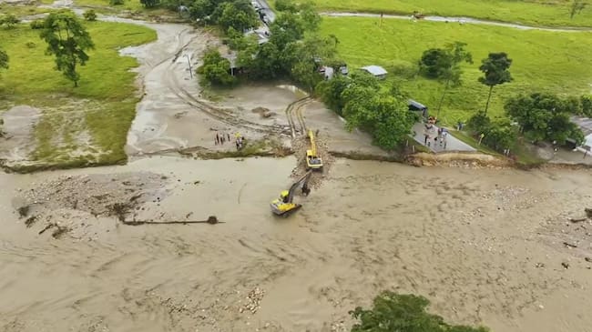 En el sector de Caño Negro, límites entre Cubará (Boyacá) y Saravena (Arauca), trabaja la maquinaria amarilla para poder habilitar la vía / Foto: Alcaldía de Cubará