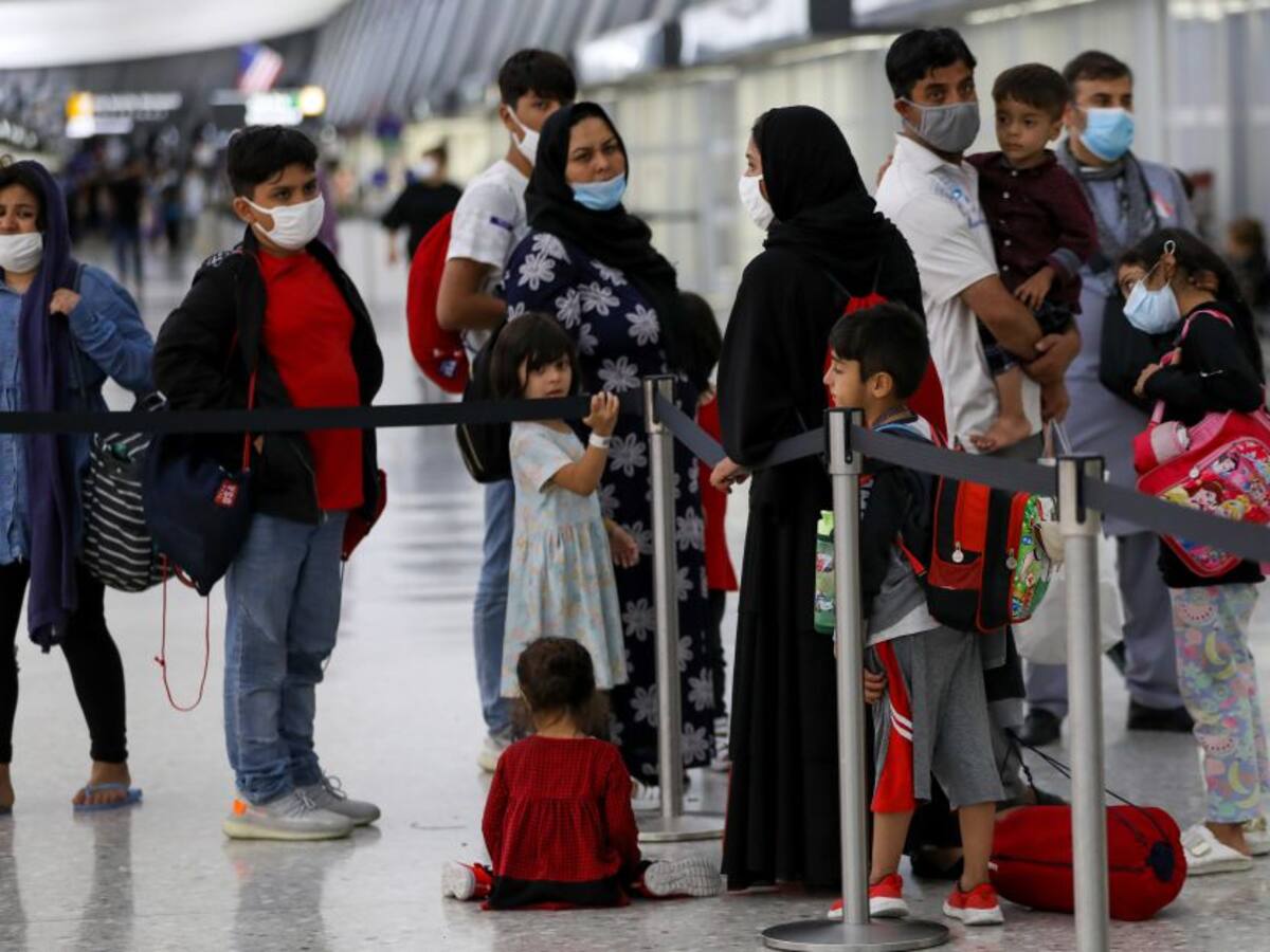 Talibanes deben garantizar salida de Afganistán: ONU