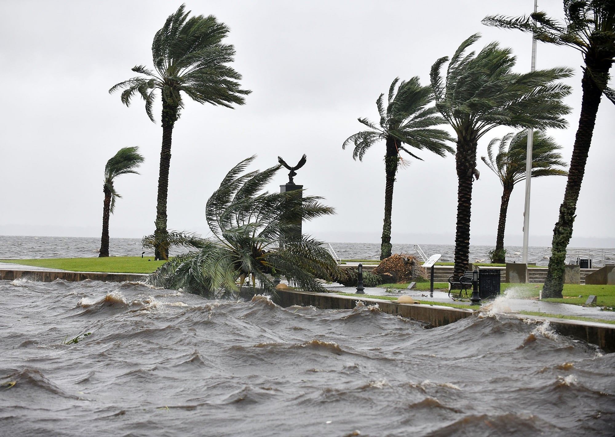 Alto oleaje por el huracán Ian. (Photo by Gerardo Mora/Getty Images)