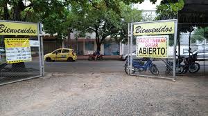 La situación ha llevado al cierre de al menos 28 parqueaderos formales . Foto Redes Sociales.