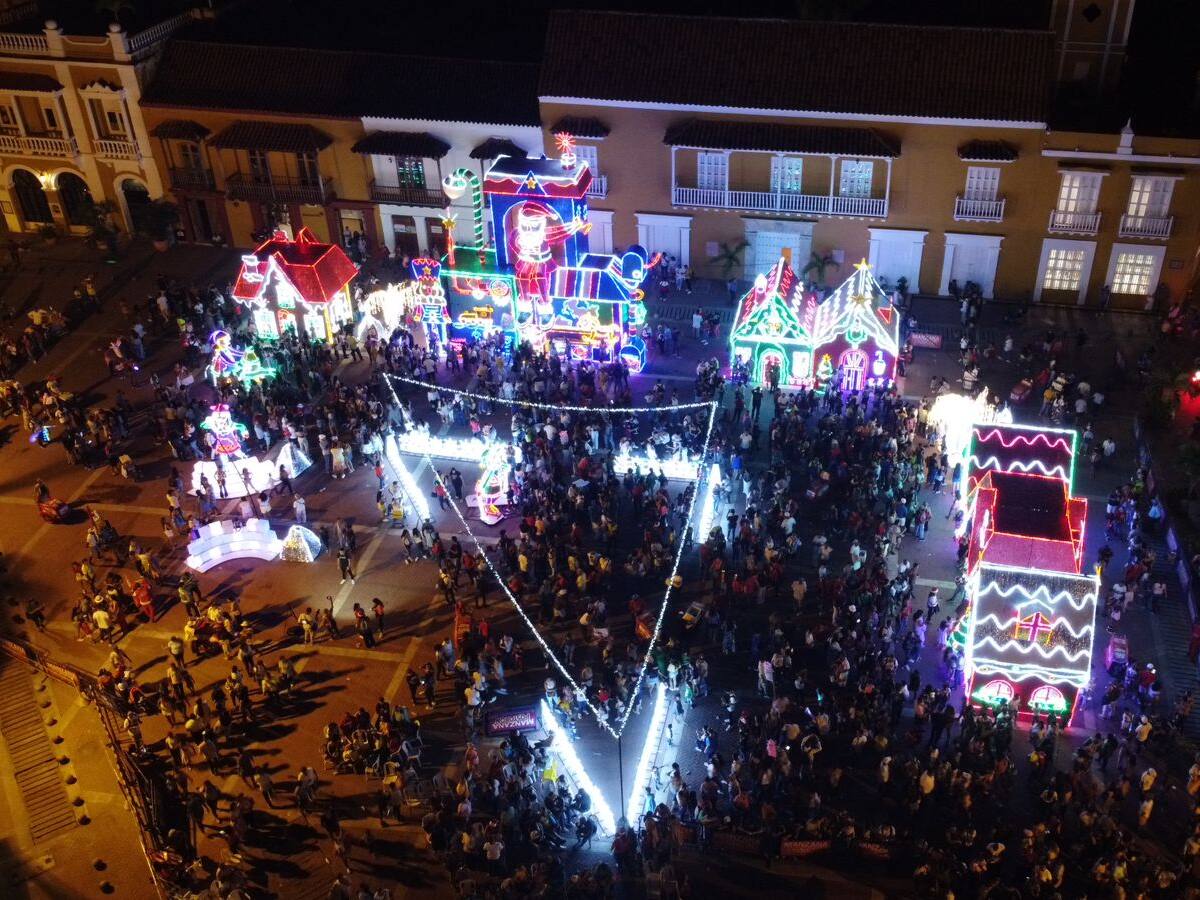 Show de luces en Plaza de la Aduana se suspenderá parcialmente por el Ironman