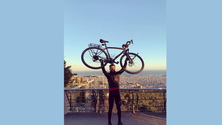 Así el español Nil Cabutí recorrió 43 paises en su bicicleta por Europa