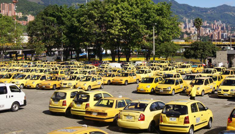 Los conductores del servicio público esperan una reforma en la restricción vehicular.