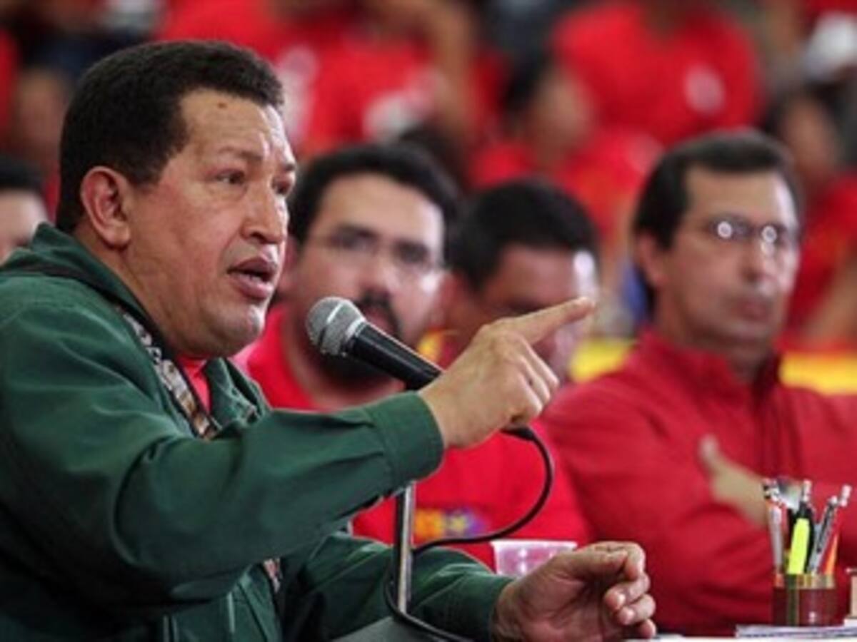 Hugo Chávez: 'los aviones rusos podrán hacer escala pero NO tendrán base'