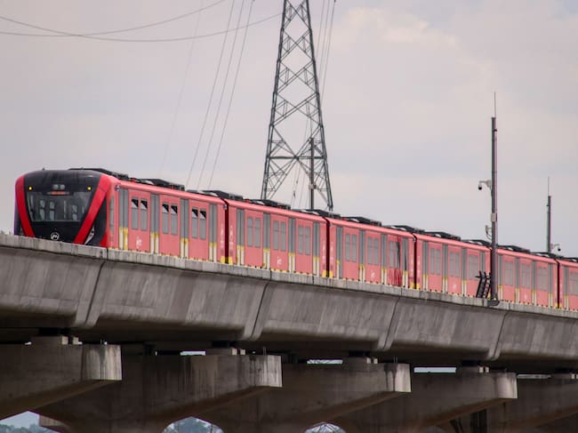 Bogotá, Mayo 29 de 2026. En una de las estaciones de la Línea 1 del Metro de Bogotá, y con la presencia del alcalde Carlos Fernando Galán, se realizaron nuevas pruebas sobre el viaducto con uno de los trenes del sistema de transporte.(Colprensa - Catalina Olaya)