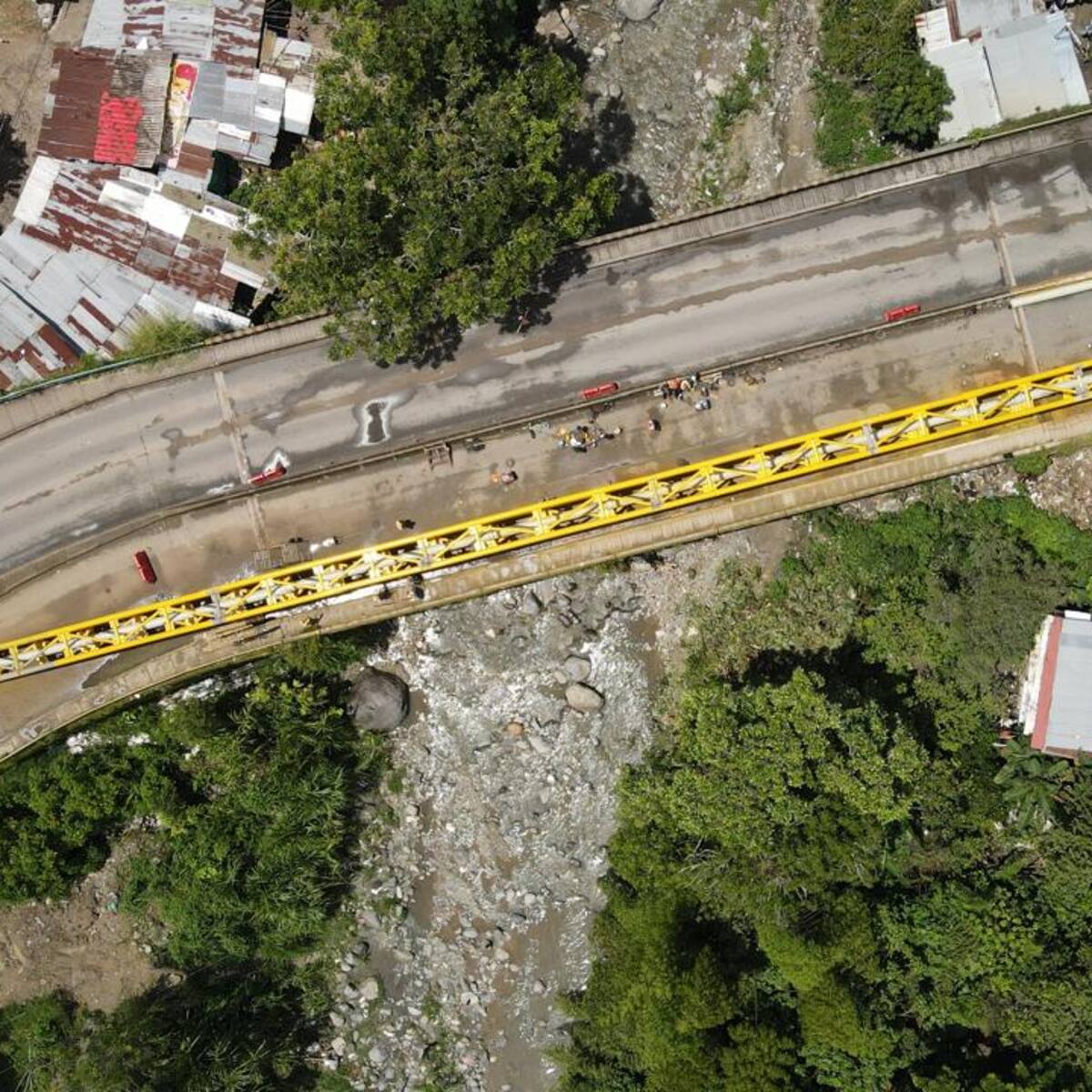 Instalan viaducto para la tubería del acueducto complementario de Ibagué