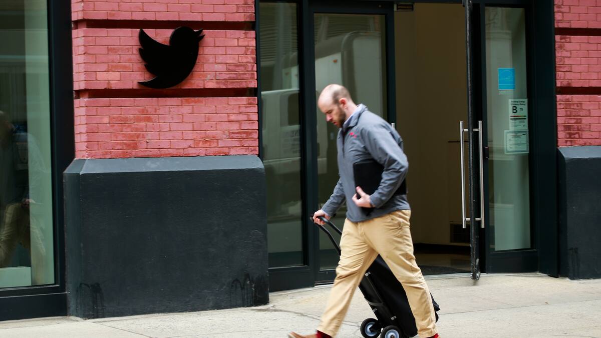 Twitter planea despedir a casi el 50% de sus empleados para reducir costos